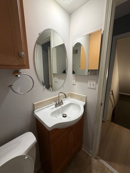 Building Photo - 6138 E 129 St