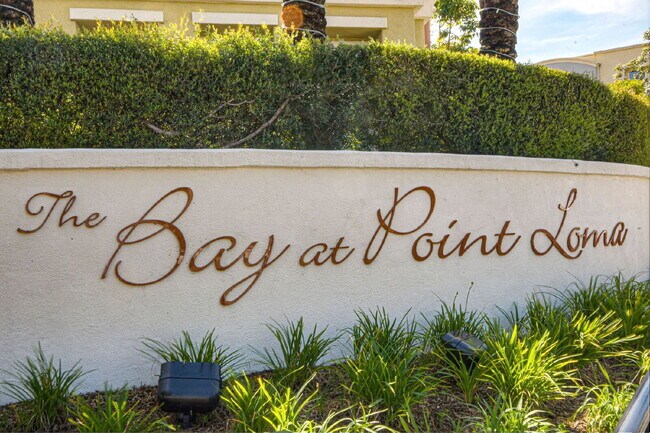 Building Photo - Spacious 2-Bed, 2.5-Bath Condo on Lighthou...