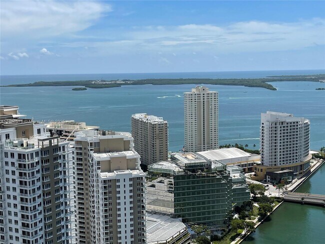Building Photo - 475 Brickell Ave