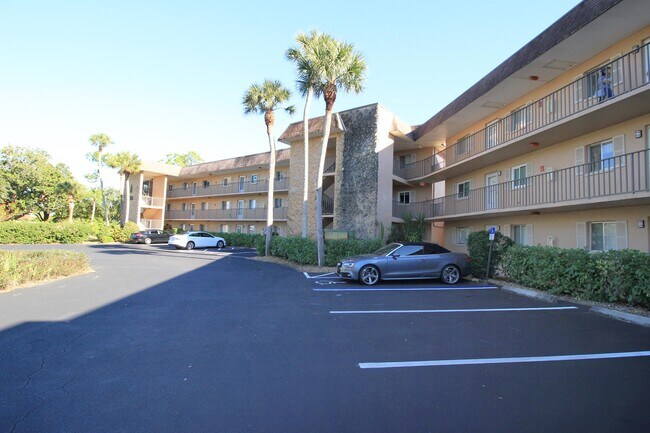 Primary Photo - 5667 Rattlesnake Hammock Rd