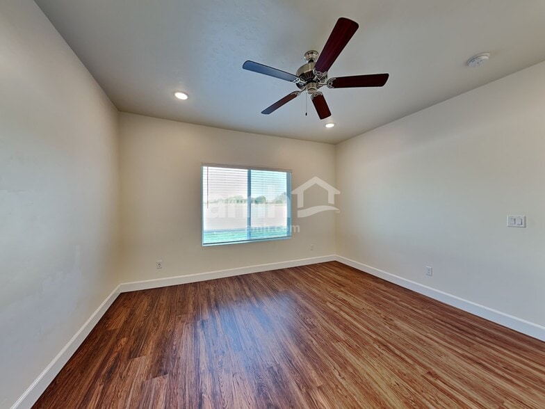 Building Photo - 1829 N Montgomery Way