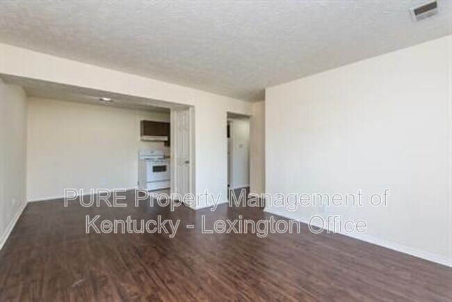 Building Photo - 352 Redding Rd