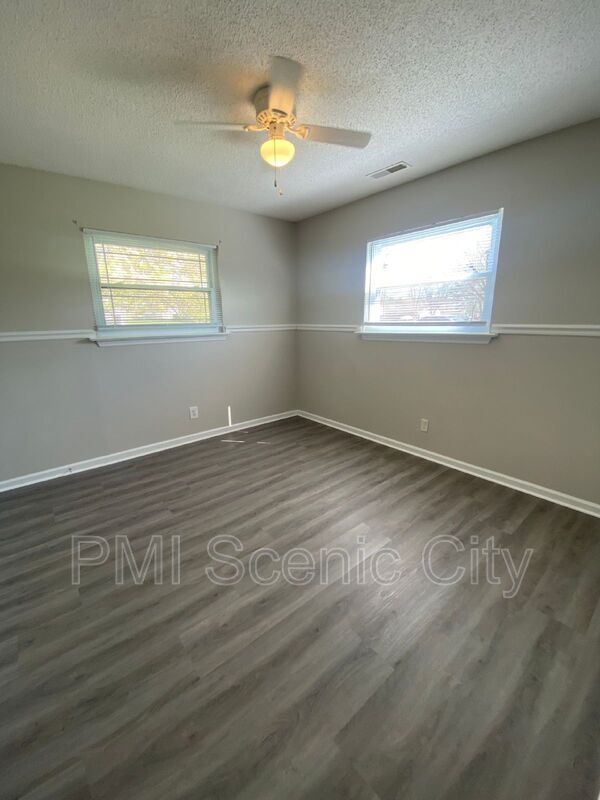 Building Photo - 168 Reynolds Dr
