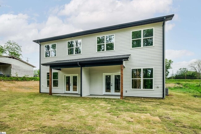 Building Photo - 610 N Shamrock Ave