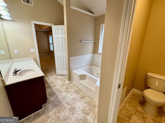 Building Photo - 345 Blackwood Ln