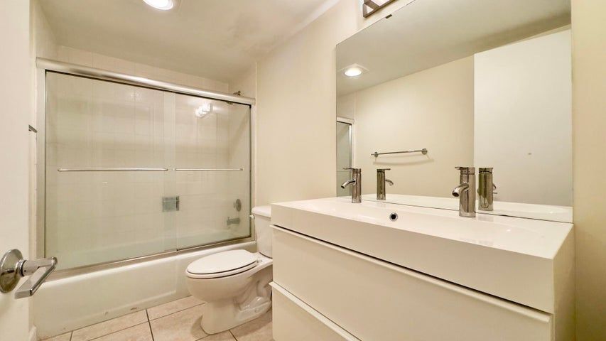 Building Photo - 5100 N Ocean Blvd