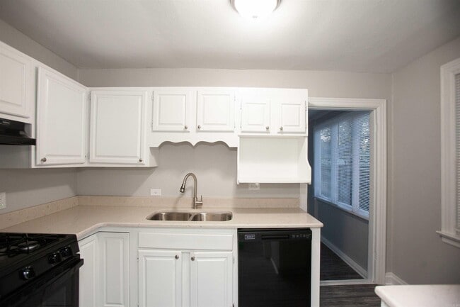 Building Photo - 5008 Lynch Dr
