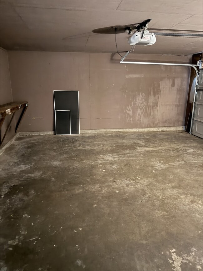 Building Photo - 200 S Birch St