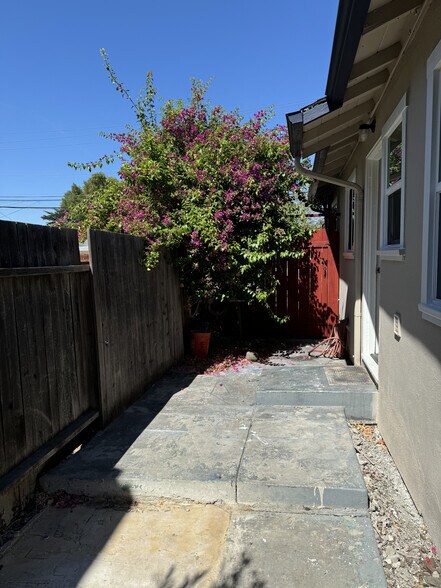 Building Photo - 2136 Bonifacio St