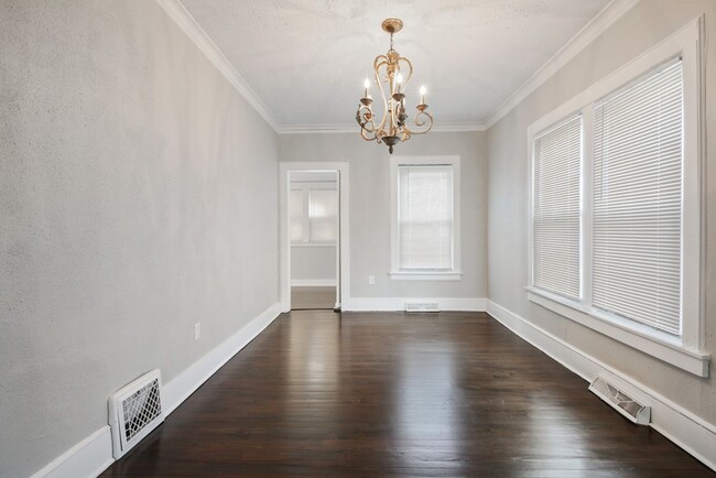 Building Photo - 3 Bedrooms Ready for Rent