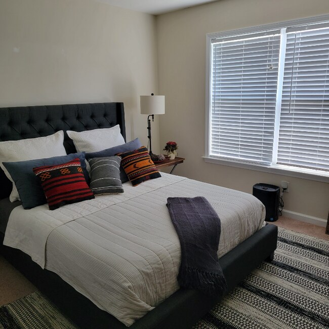 Building Photo - 2 Dansford Ln