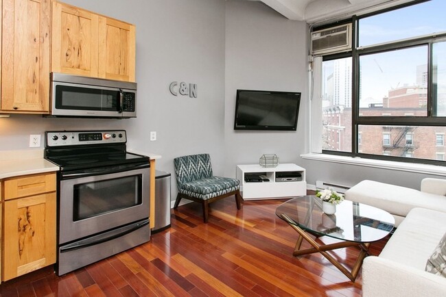 Building Photo - Enjoy the luxury lifestyle of a doorman, r...