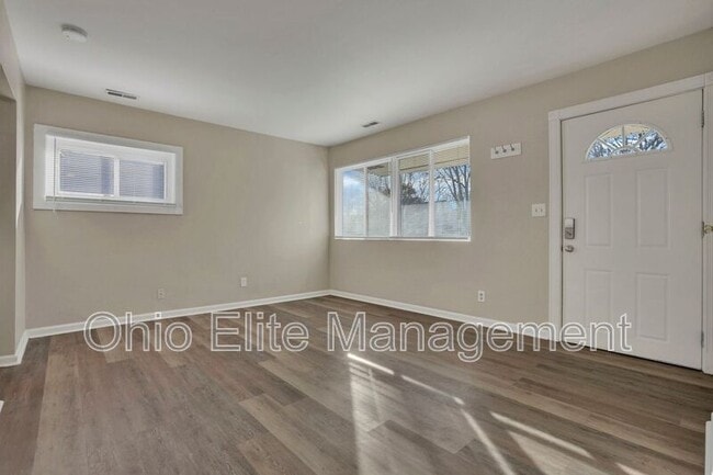 Building Photo - 2416 Dawnlight Ave