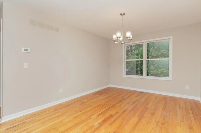 Building Photo - 1703 Cottontail Dr
