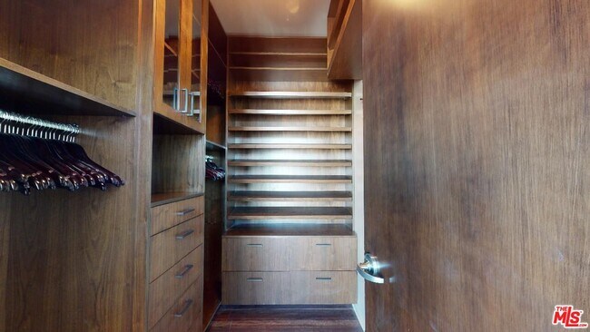 Building Photo - 1100 S Hope St