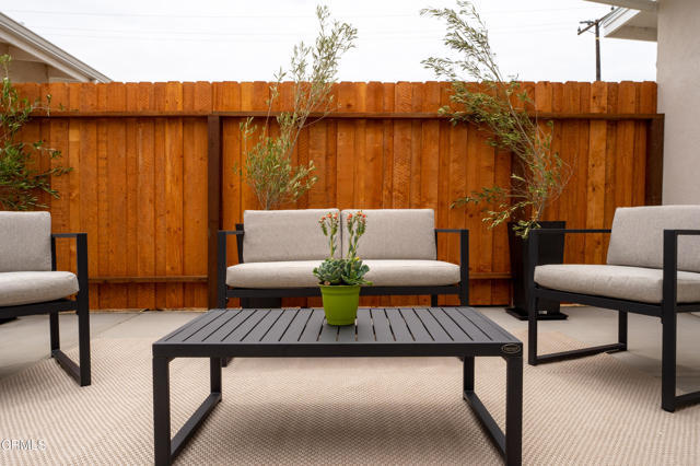 Building Photo - 894 Saratoga St