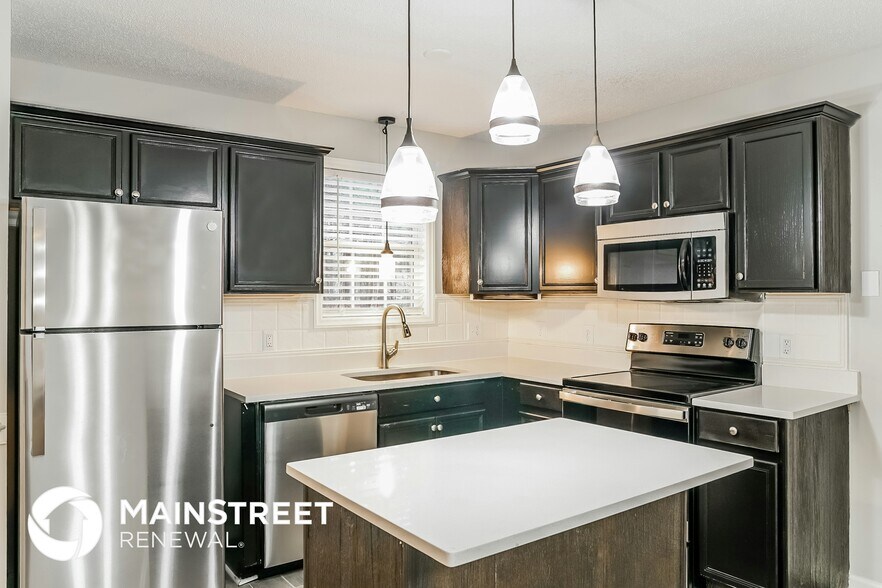 Building Photo - 241 Sommerset Dr