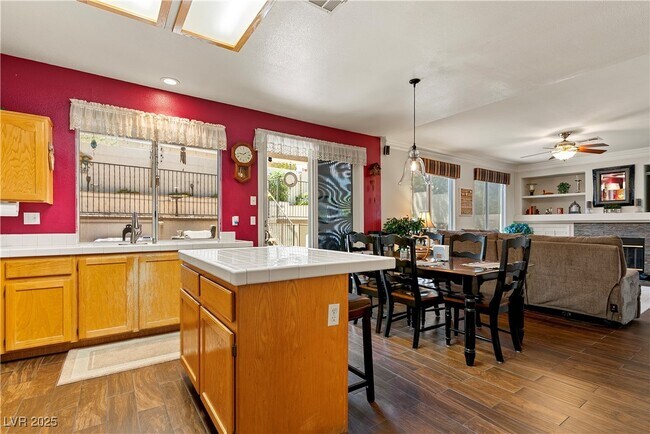 Building Photo - 1870 Desert Forest Way