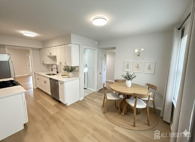 Building Photo - 31 Van Pelt Ct