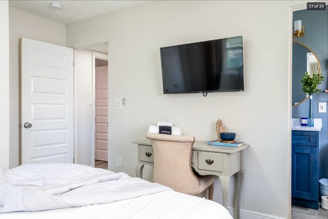 Building Photo - 4112 Dublin St