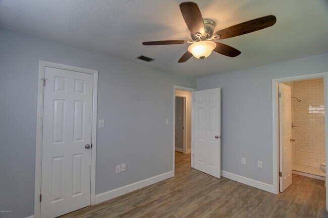 Building Photo - 3210 Westwood Dr