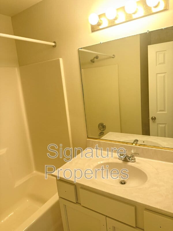Building Photo - 12521 Hillgate Ln