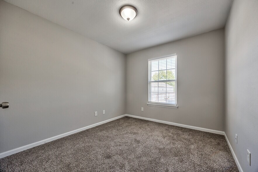 Building Photo - 1489 E 120th St