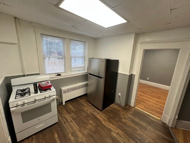 Building Photo - 443-445 Scott St