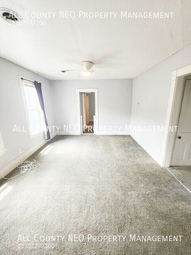 Building Photo - 2044 W 44th St
