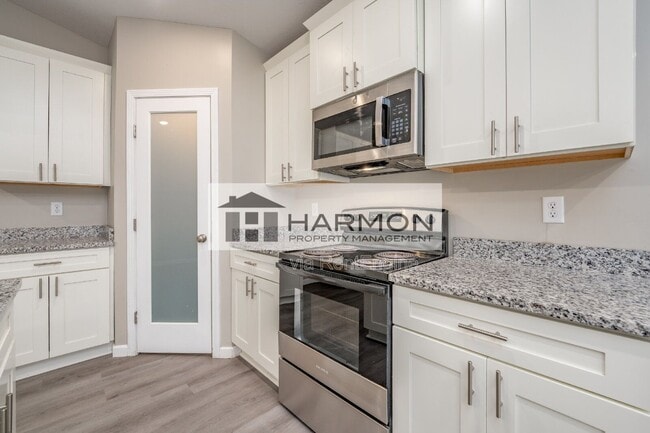 Building Photo - 416 N Georgie Ave