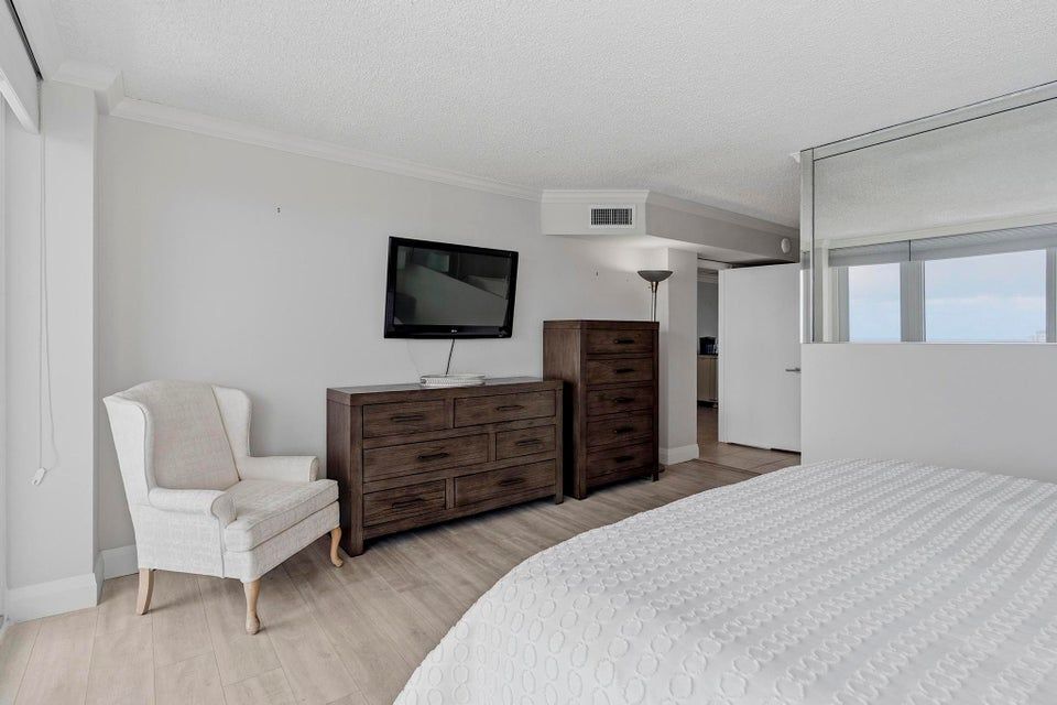 Building Photo - 4280 Galt Ocean Dr
