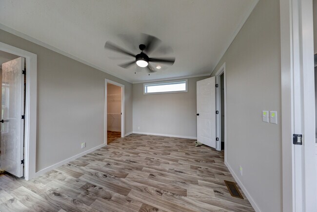 Building Photo - 5233 Clarksville Rd