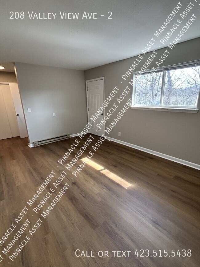 Building Photo - 208 Valley View Ave