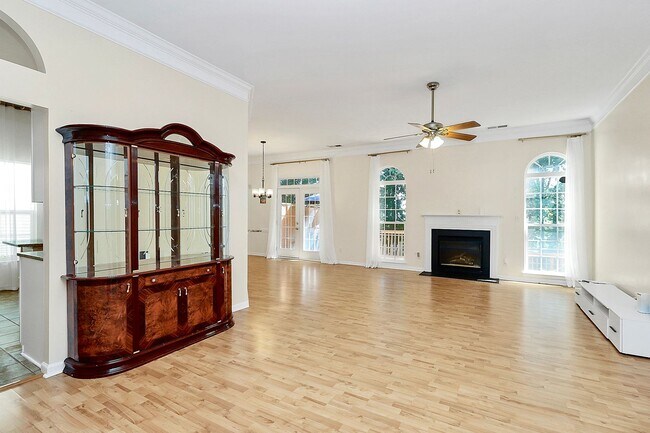 Building Photo - Beautiful 4/3 Home for Rent