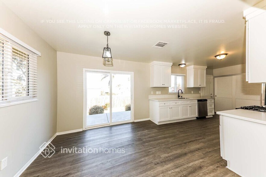 Building Photo - 321 W Hacienda Dr