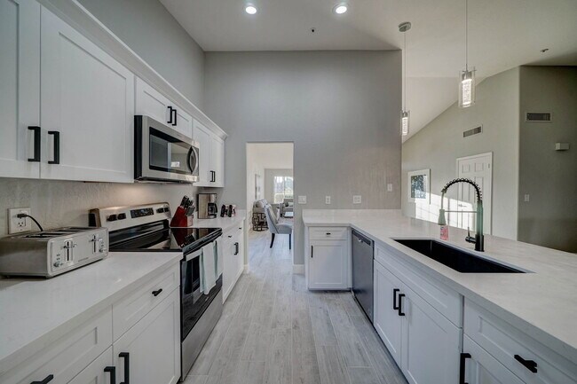 Building Photo - 8940 E Palm Ridge Dr