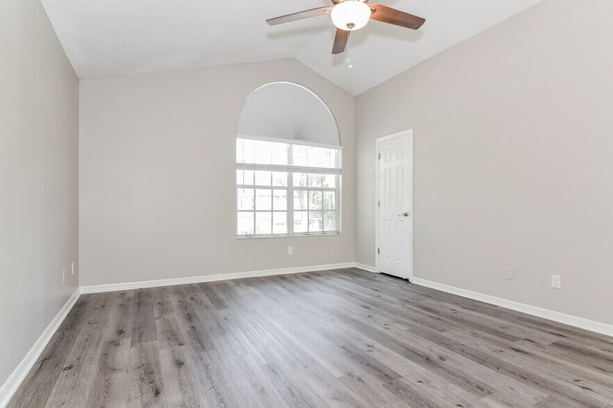 Building Photo - 2325 Kenwick Dr