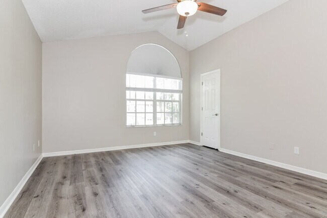 Building Photo - 2325 Kenwick Dr