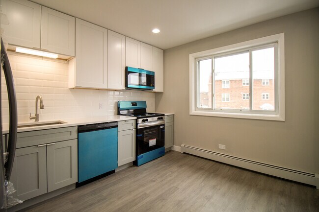 Building Photo - 10457 Dearlove Rd