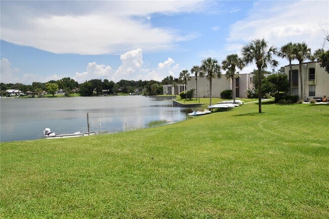Building Photo - 528 Orange Dr