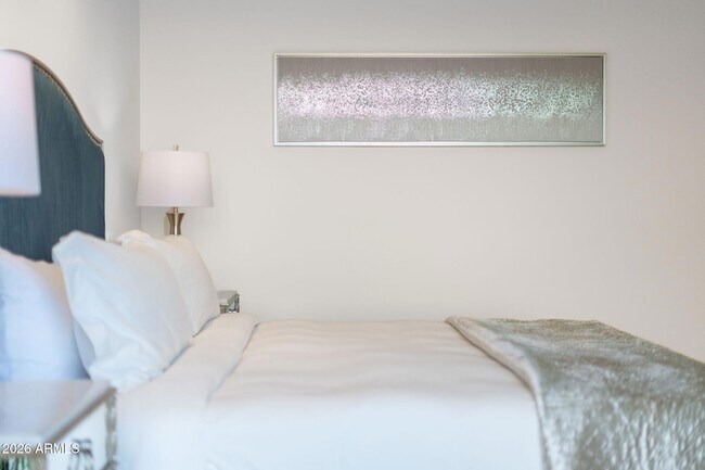 Building Photo - 6587 N Palmeraie Blvd