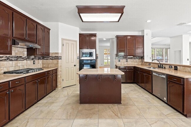 Building Photo - 1601 Chasewood Dr