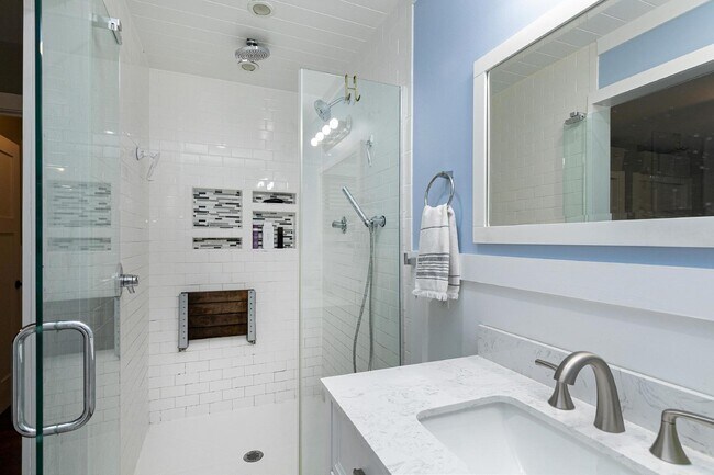 Building Photo - 121 S Main St