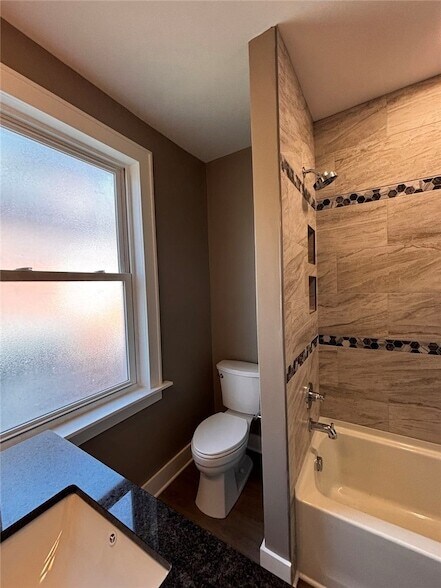 Building Photo - 533 N Euclid Ave