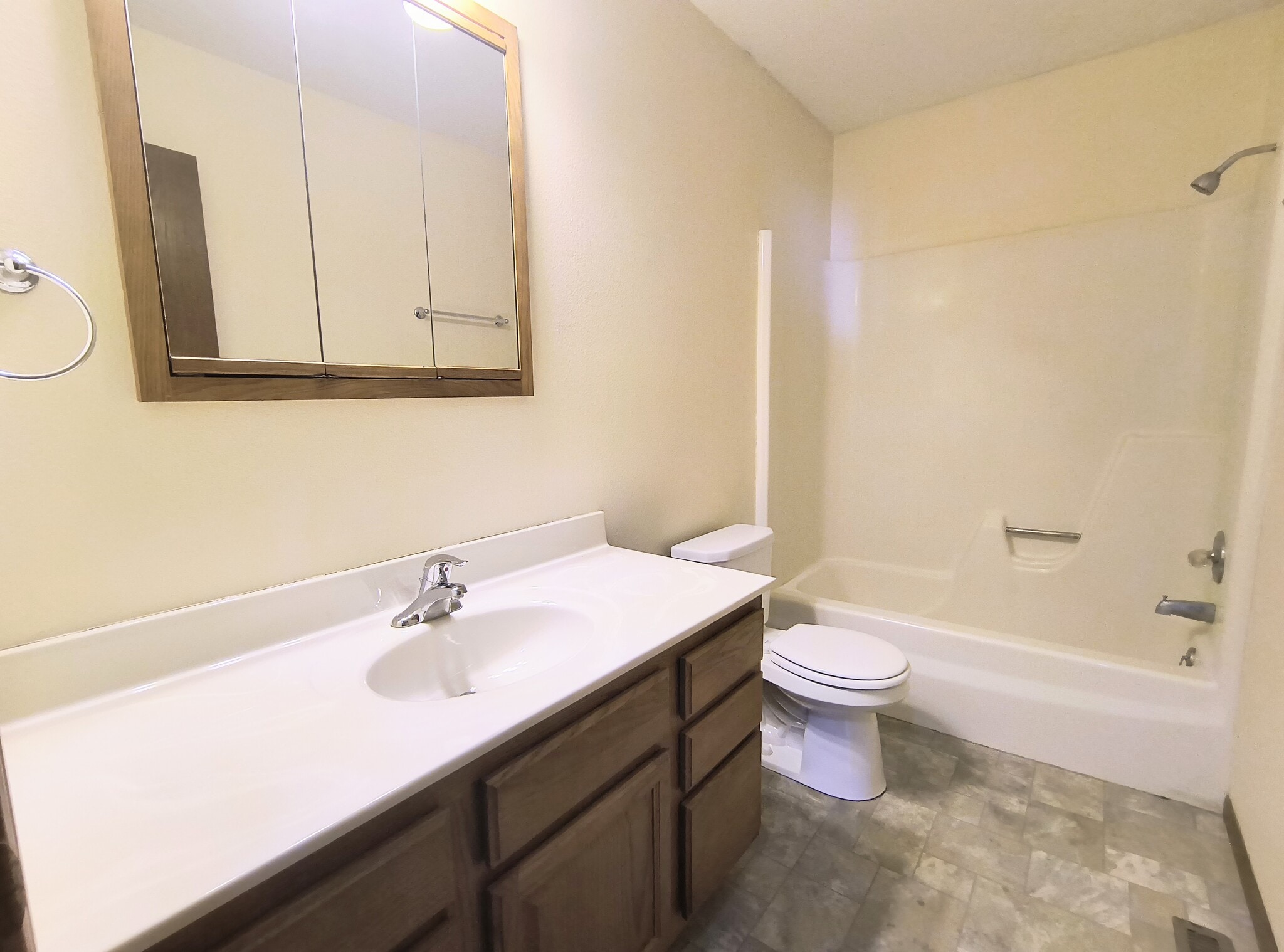 Building Photo - 108 Center Street Ct