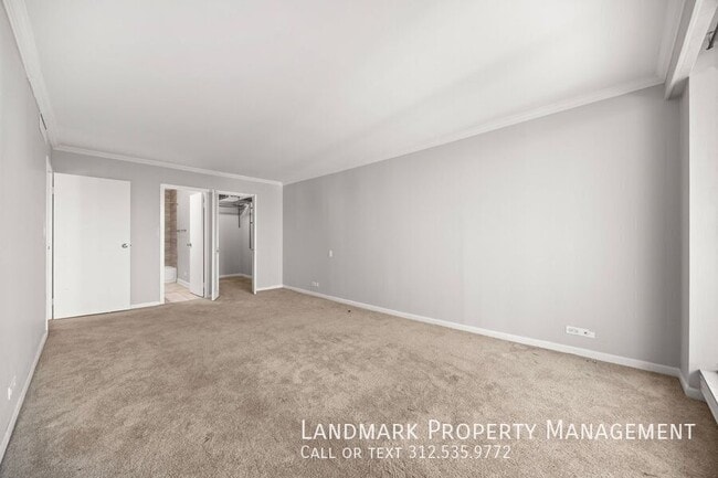 Building Photo - 6033 N Sheridan-Unit 35D