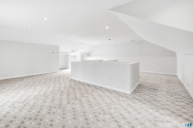 Building Photo - 2 Murphys Ln