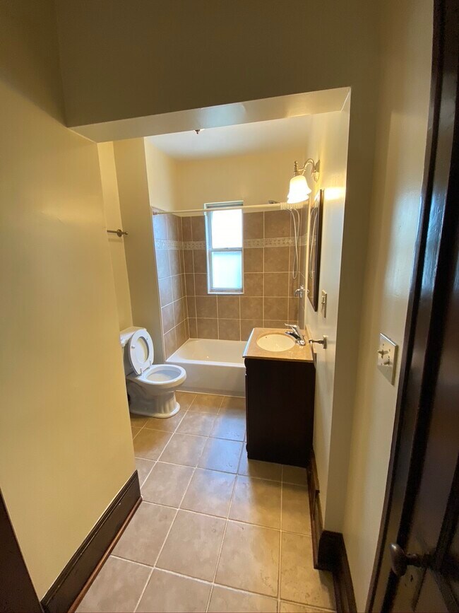 Building Photo - 1745 W 31st Pl