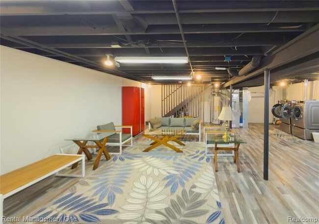 Building Photo - 174 Lange Ave