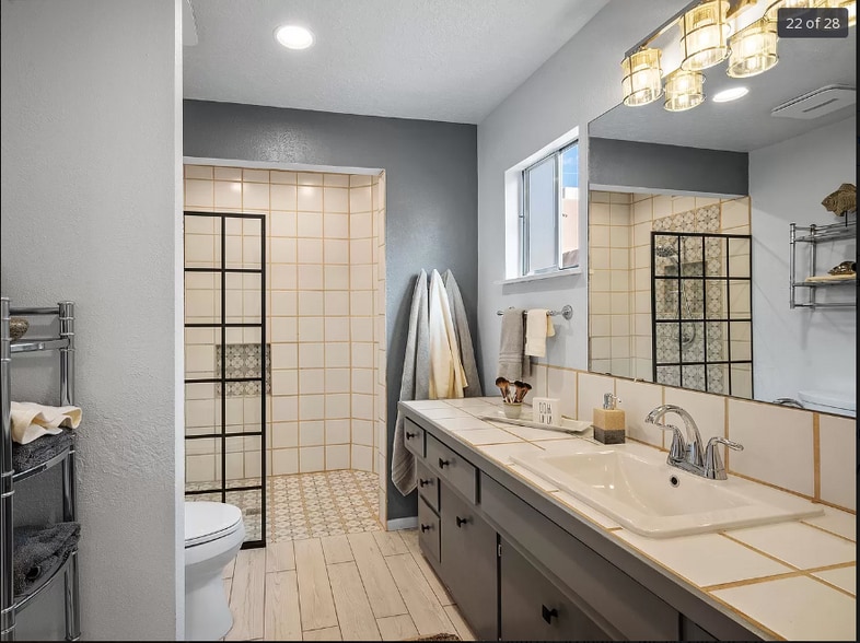 Building Photo - 607 Pinon Dr